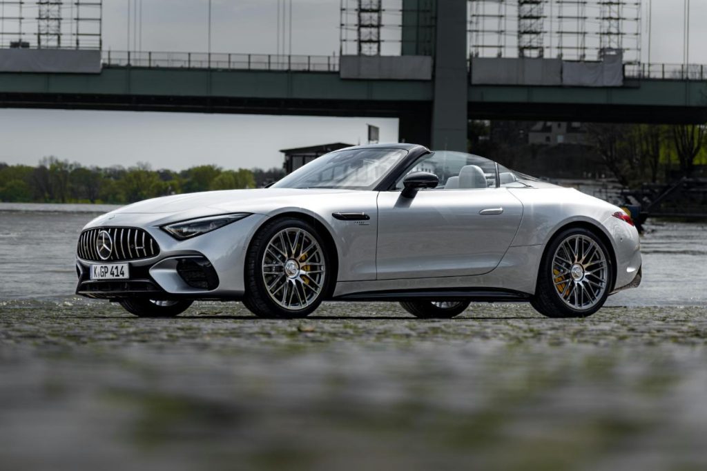 Mercedes gris deportivo